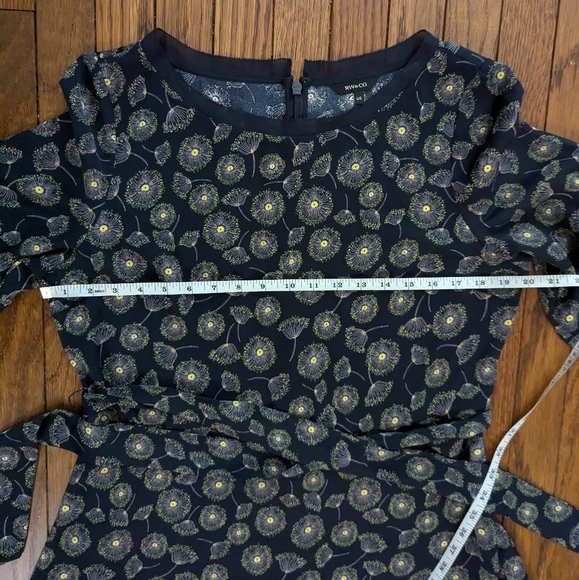 EUC dandelion print navy blue three quarter sleeve tie-waist RW & Co dress - Picture 3 of 7